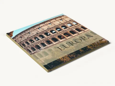 Album foto cu copertă tare 20 × 20 cm, închis, în tema Jurnal european