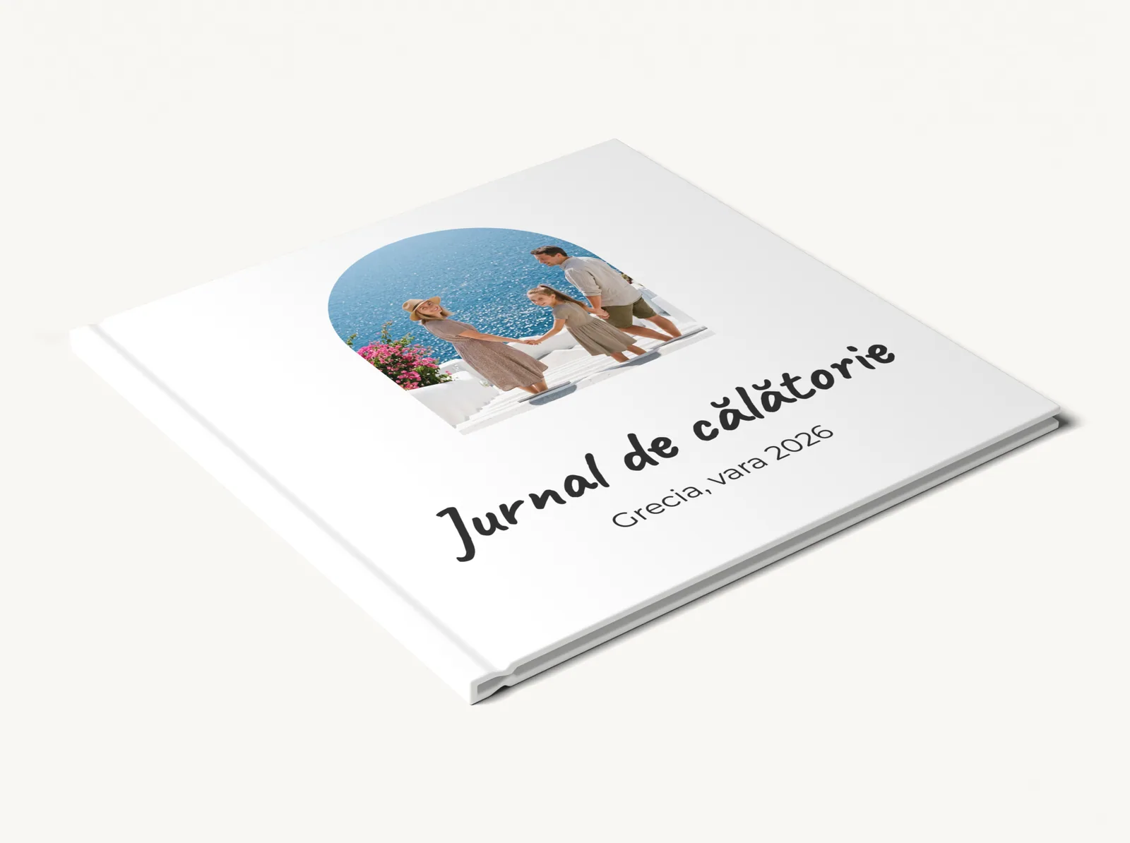 Albumul demo închis, văzut din lateral: coperta, cotorul și paginile, în tema Călătorii moderne