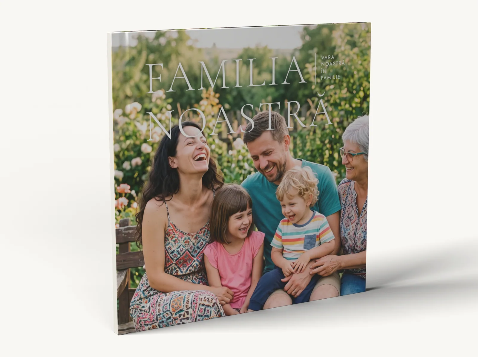 Albumul demo în picioare, cu cotorul la vedere, în tema Familie elegantă