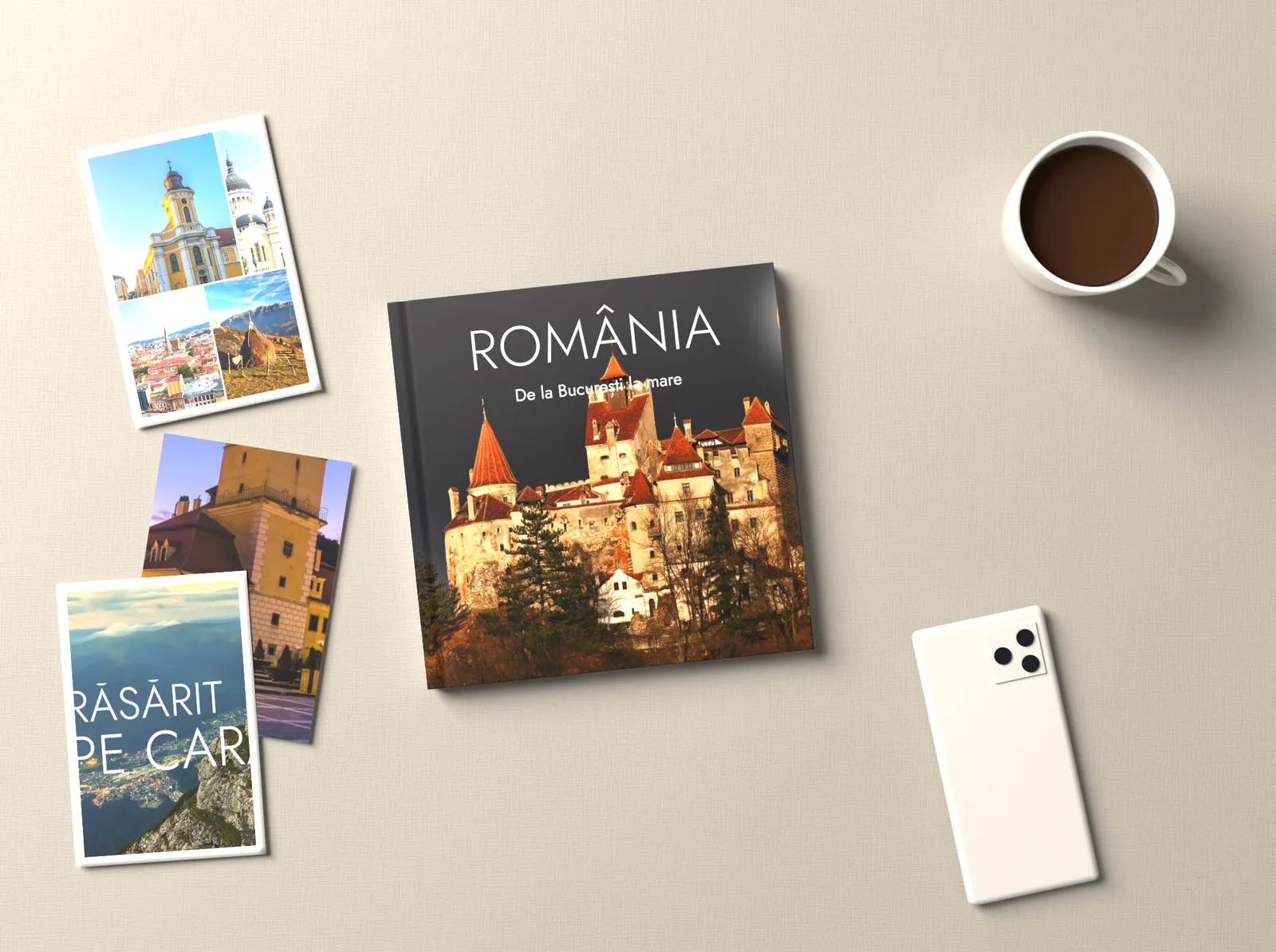 Albumul în tema Poză întreagă pe o față de masă, lângă poze printate, o cafea și un telefon pentru scară