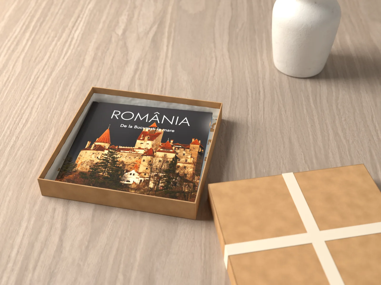 Albumul în tema Poză întreagă așezat într-o cutie de carton, ca dar (cutia nu este inclusă)